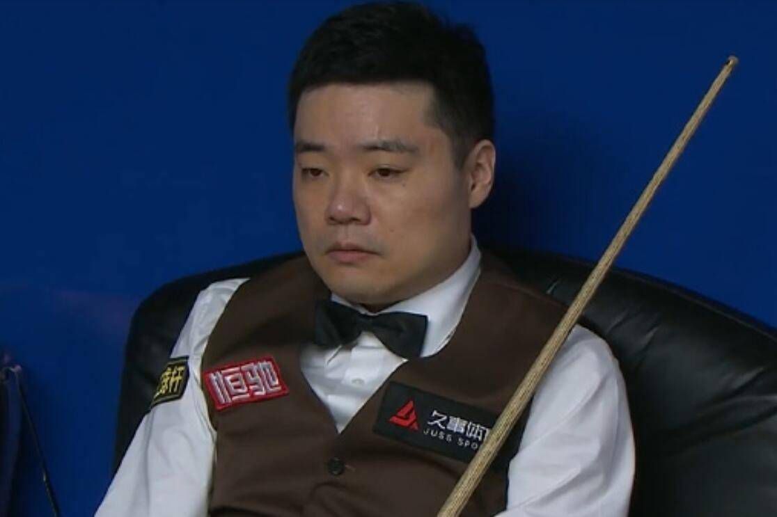 扒开粉嫩的小缝伸舌头58集